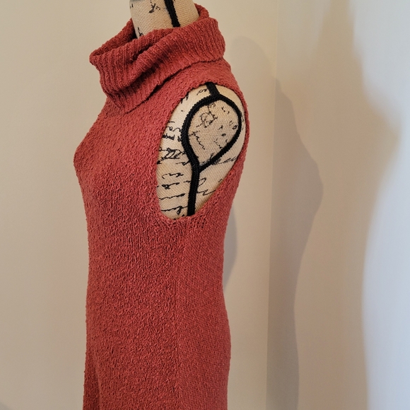 Guess Sleeveless Turtleneck knit Sweater - Picture 5 of 16